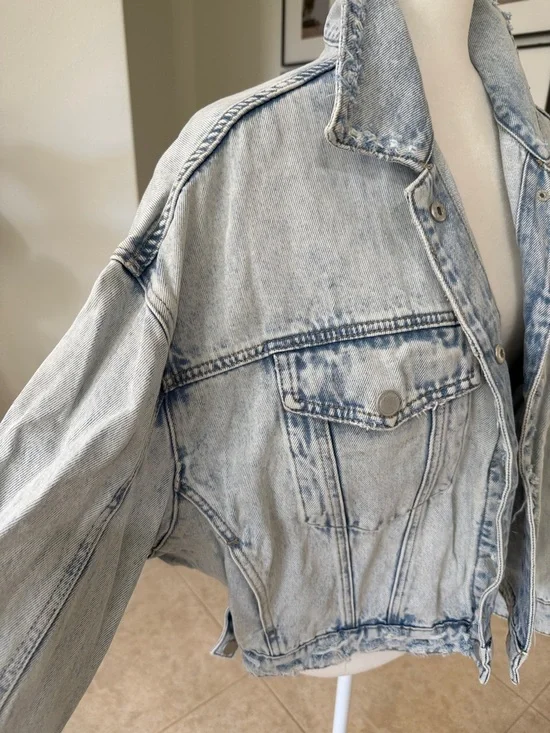 Blank NYC Light Wash Blue Denim Trucker Jacket - Picture 2 of 3